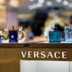 I migliori profumi Versace: eleganza e sensualità dal design iconico